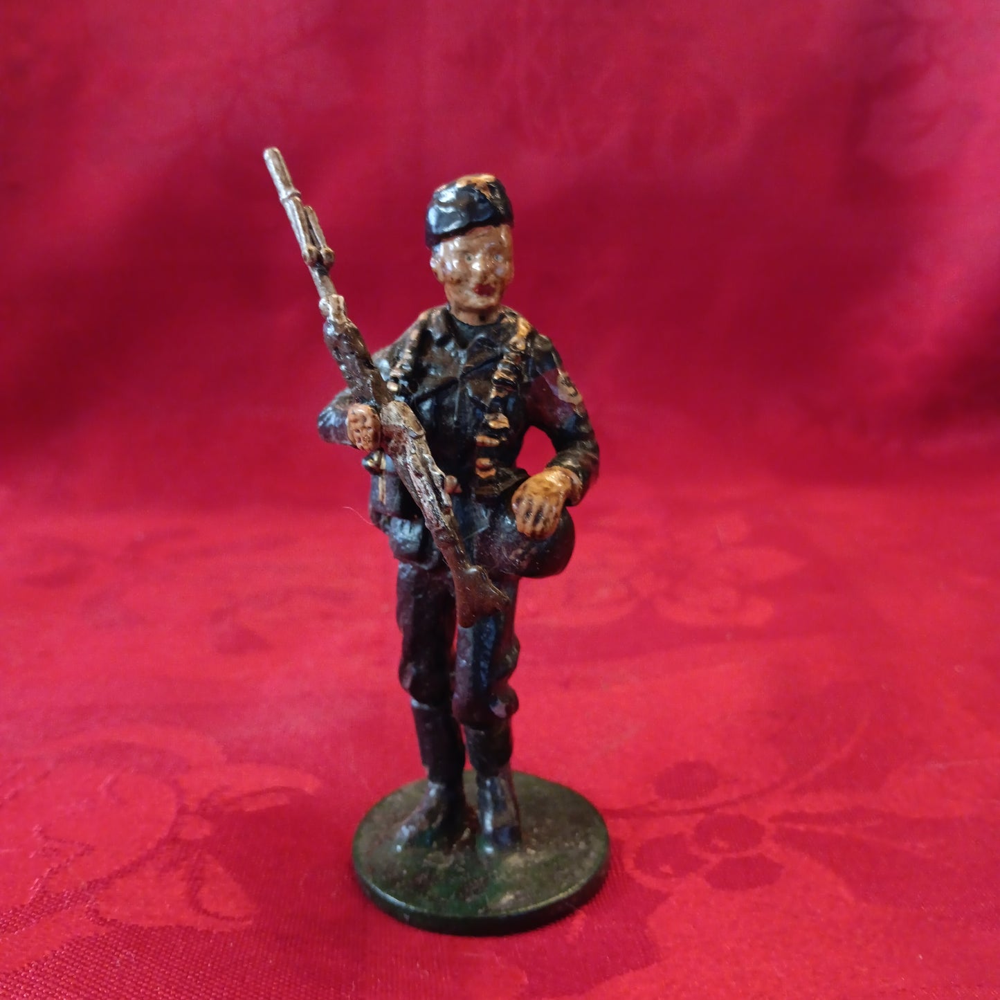 Lead WWII Natzi German Soldier w/ Rifle