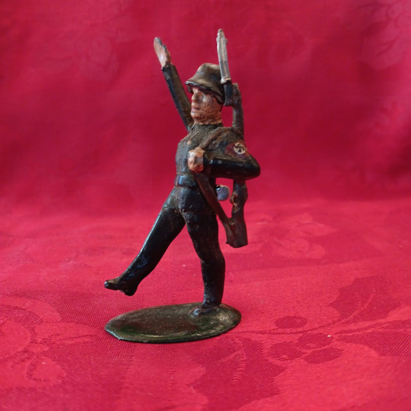 Lead WWII Natzi German Marching Soldier with Bayonet