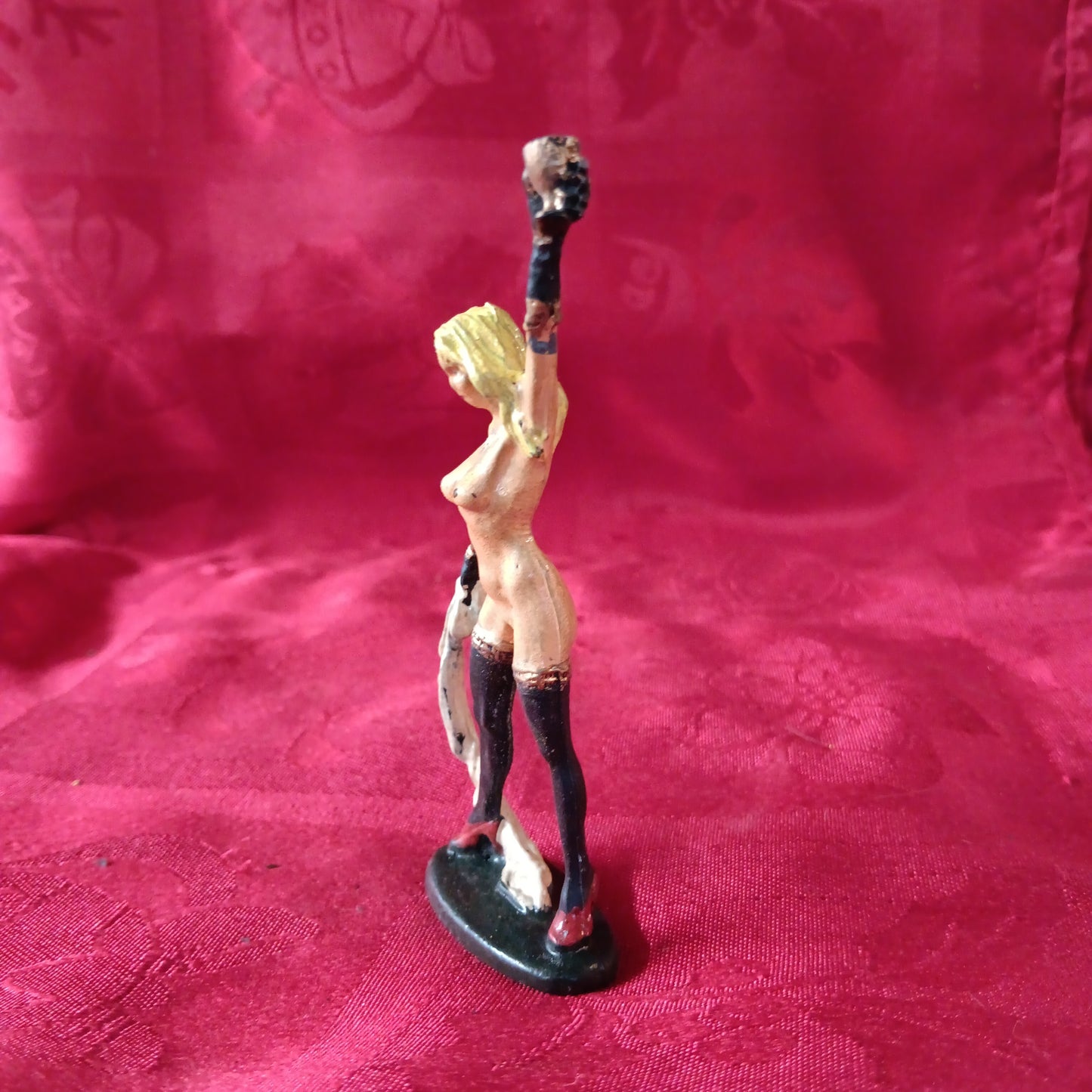 Lead Erotic Woman Naked Warrior - Blonde Hair