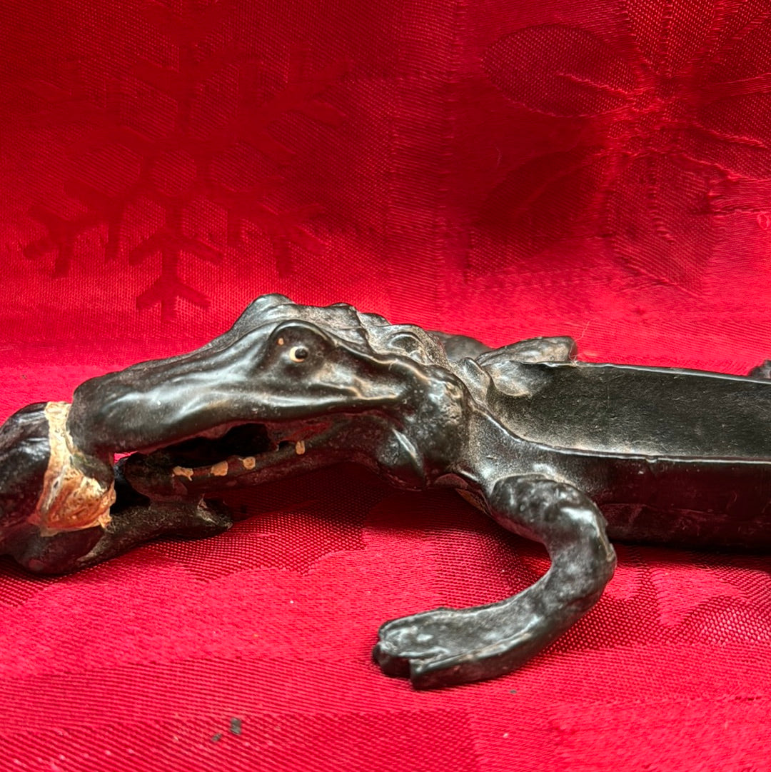 Lead Black Americana Alligator Baby Ashtray trinket dish