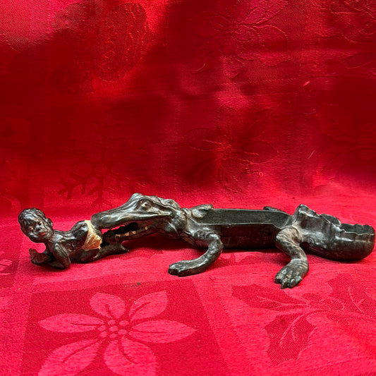 Lead Black Americana Alligator Baby Ashtray trinket dish