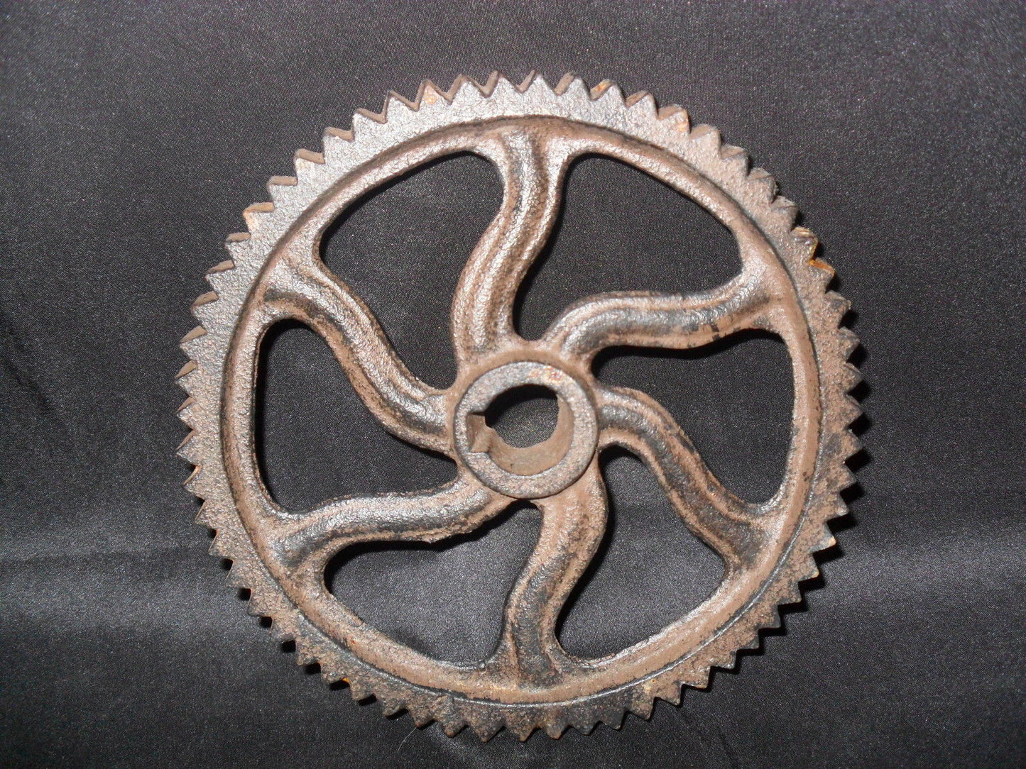 Cast Iron - Gears Twirl Shape